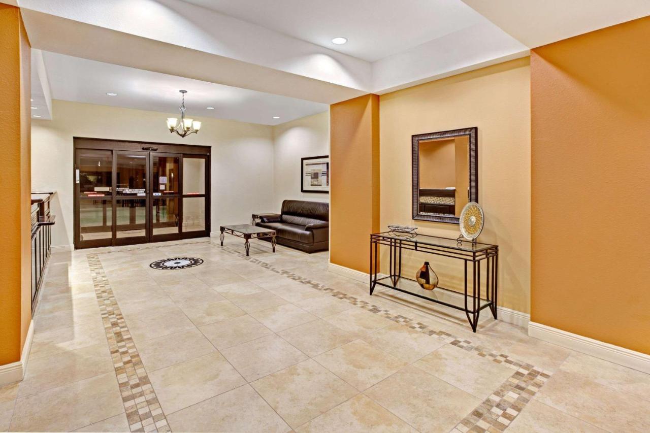 Super 8 By Wyndham Laporte لا بورت المظهر الخارجي الصورة
