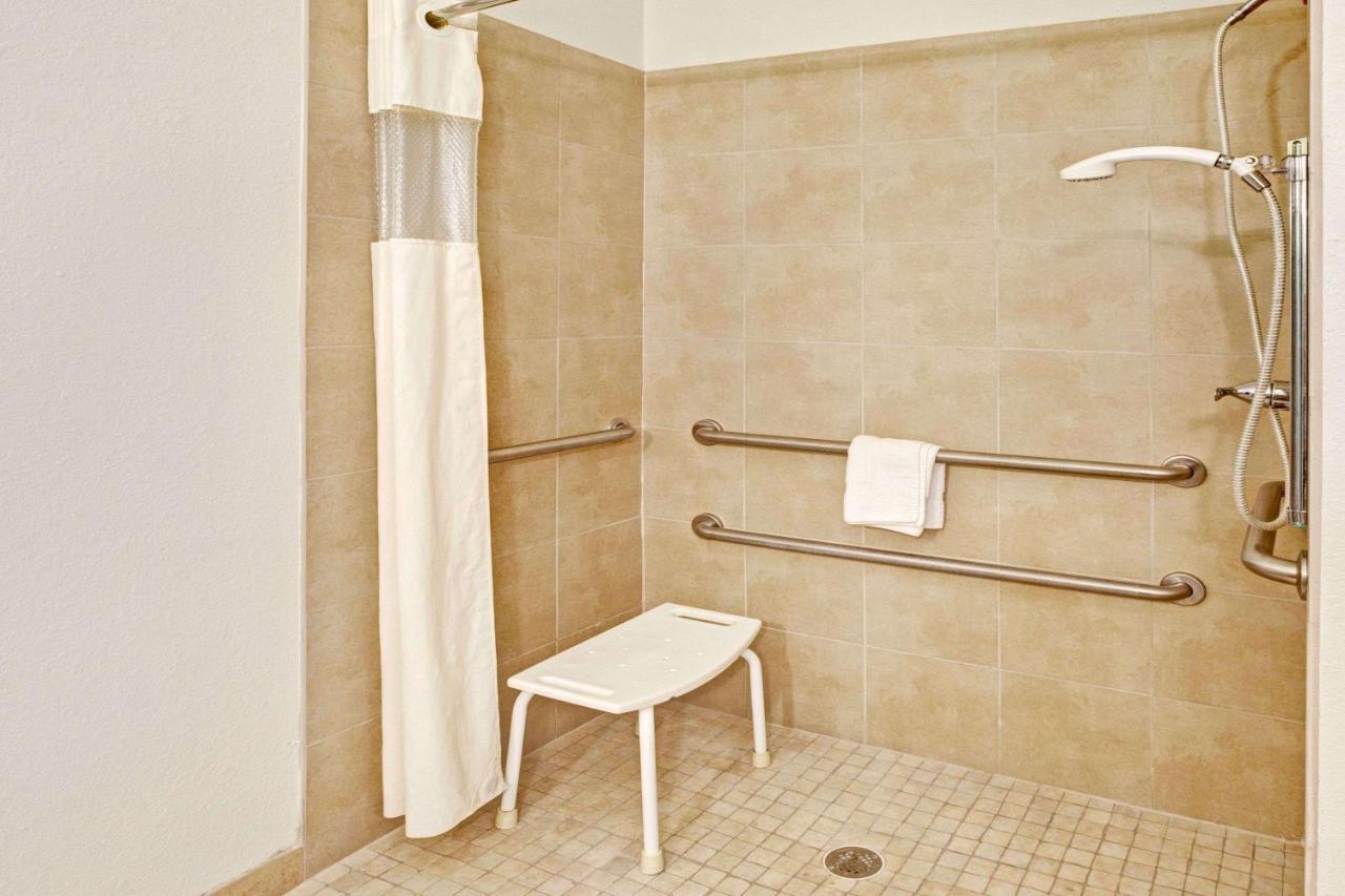 Super 8 By Wyndham Laporte لا بورت المظهر الخارجي الصورة