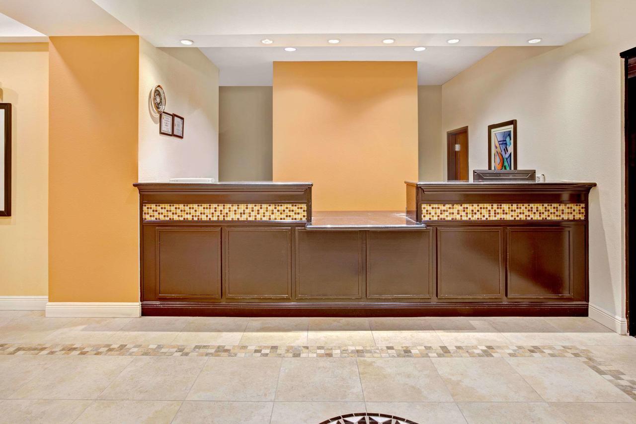 Super 8 By Wyndham Laporte لا بورت المظهر الخارجي الصورة